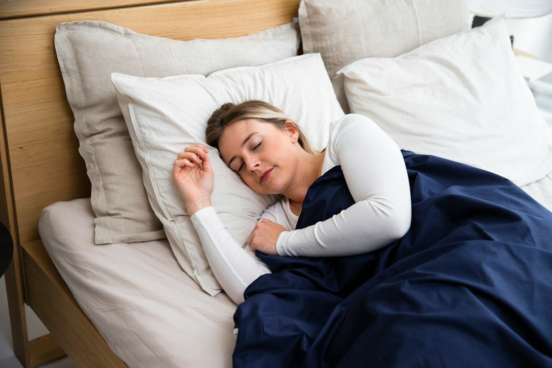 Woman sleeping peacefully after taking magnesium glycinate