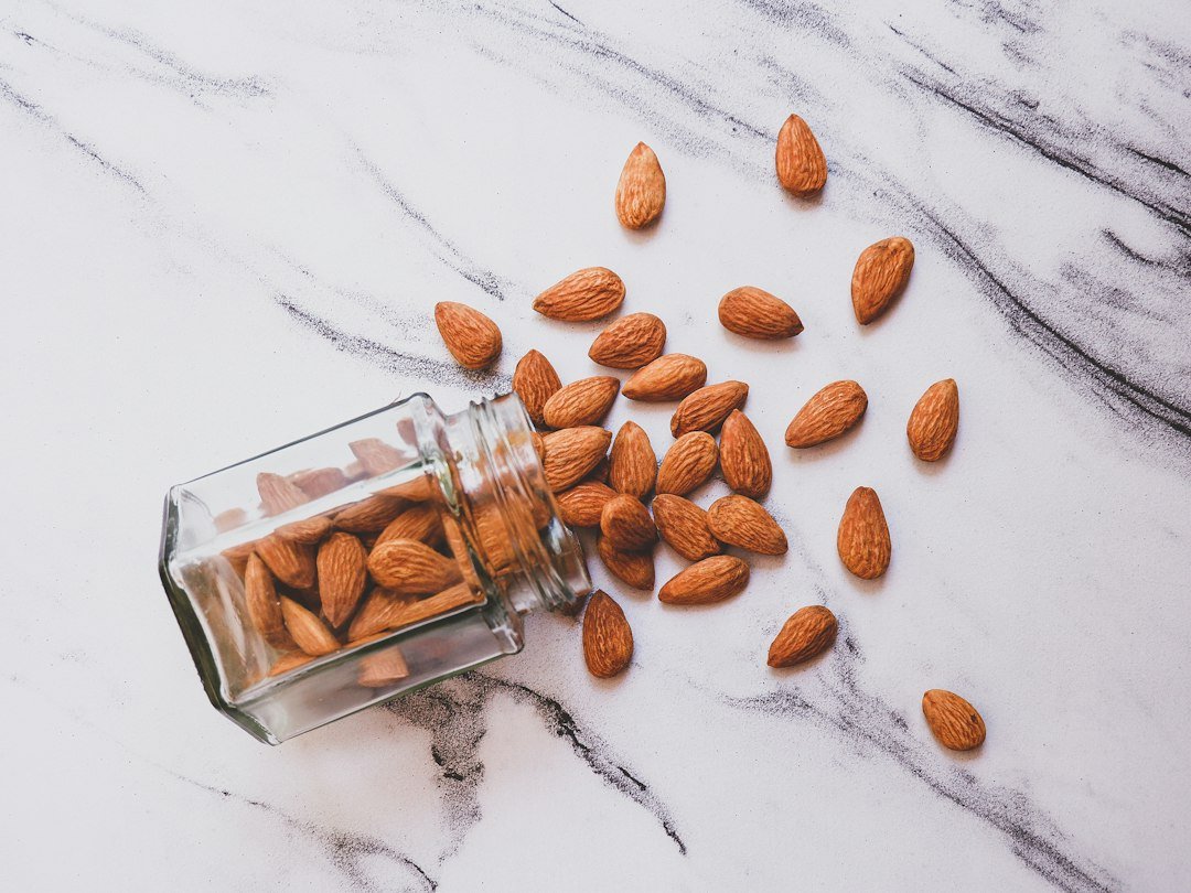Almonds, a natural magnesium-rich food for better sleep